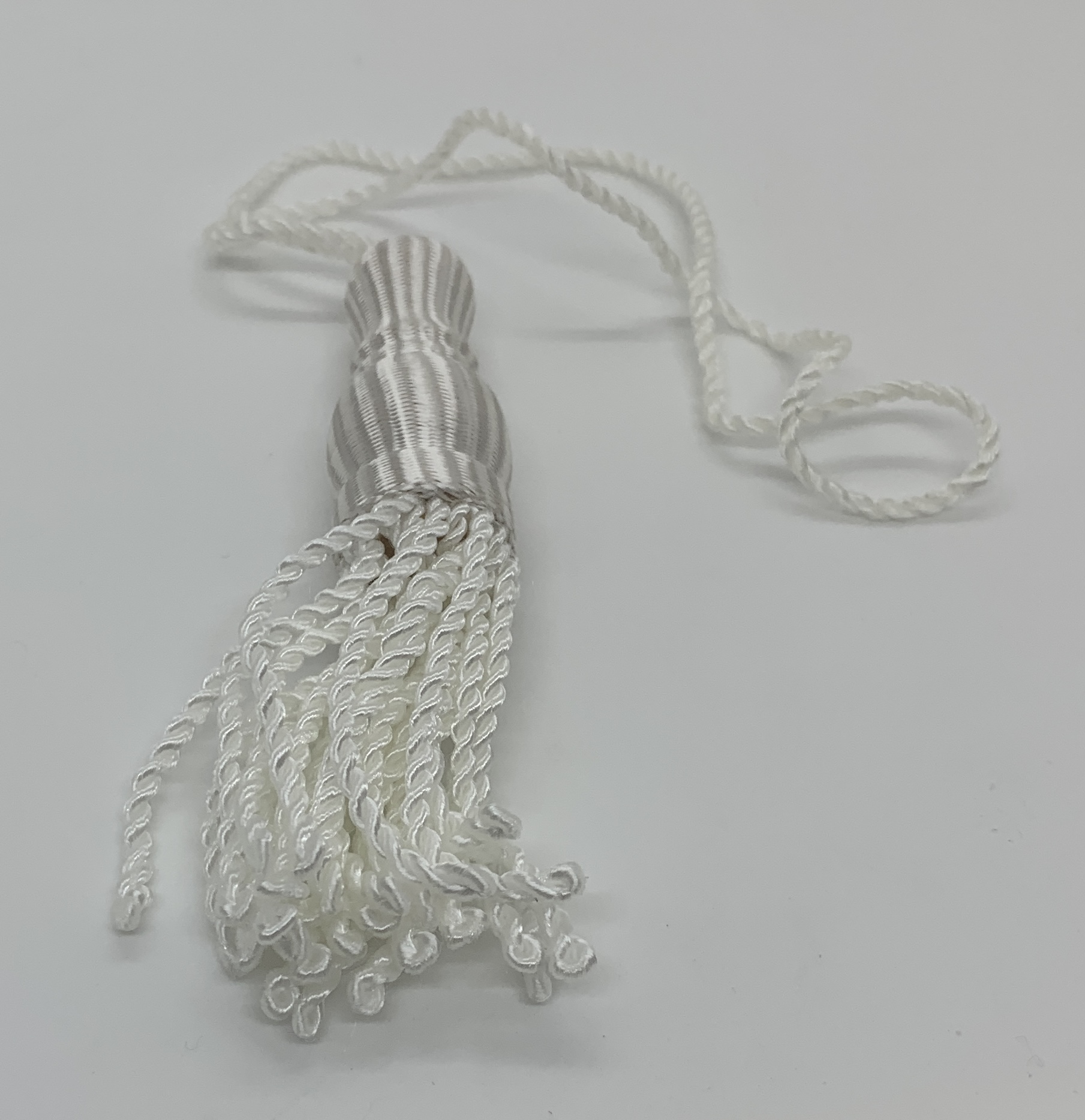 One White Colonial 4" Tassel Shade Pull w/Higbee Button for roller shades, #50H (#115)