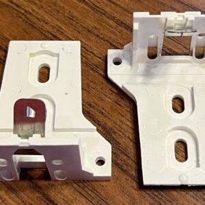 White Plastic Shade Bracket, 1 Pair (#652)